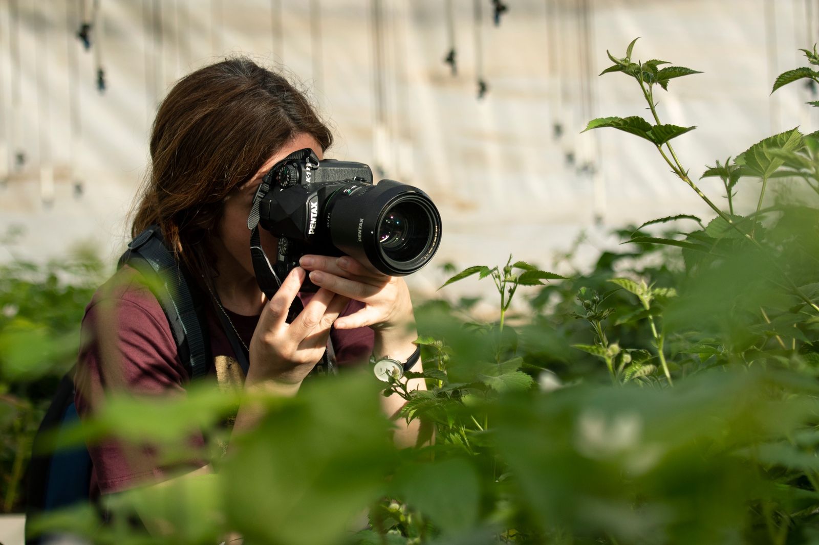 Una de las participantes durante la visita a la finca para realizar las fotografías.