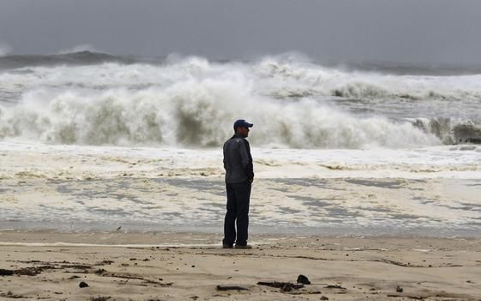 EEUU ya comienza a notar los efectos del huracán que afectará a zonas del litoral como la ciudad de Nueva York.  Foto: REUTERS / AFP