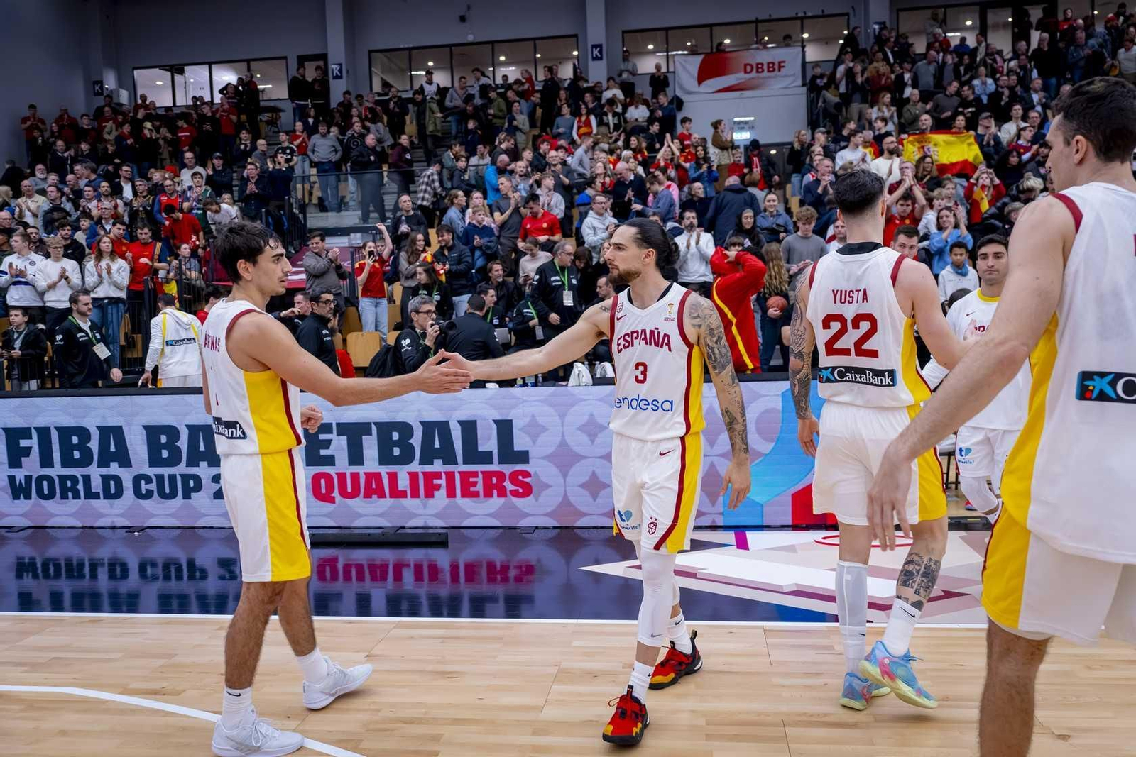 Cómodo inicio de la España de Chus Mateo con un buen Alberto Díaz