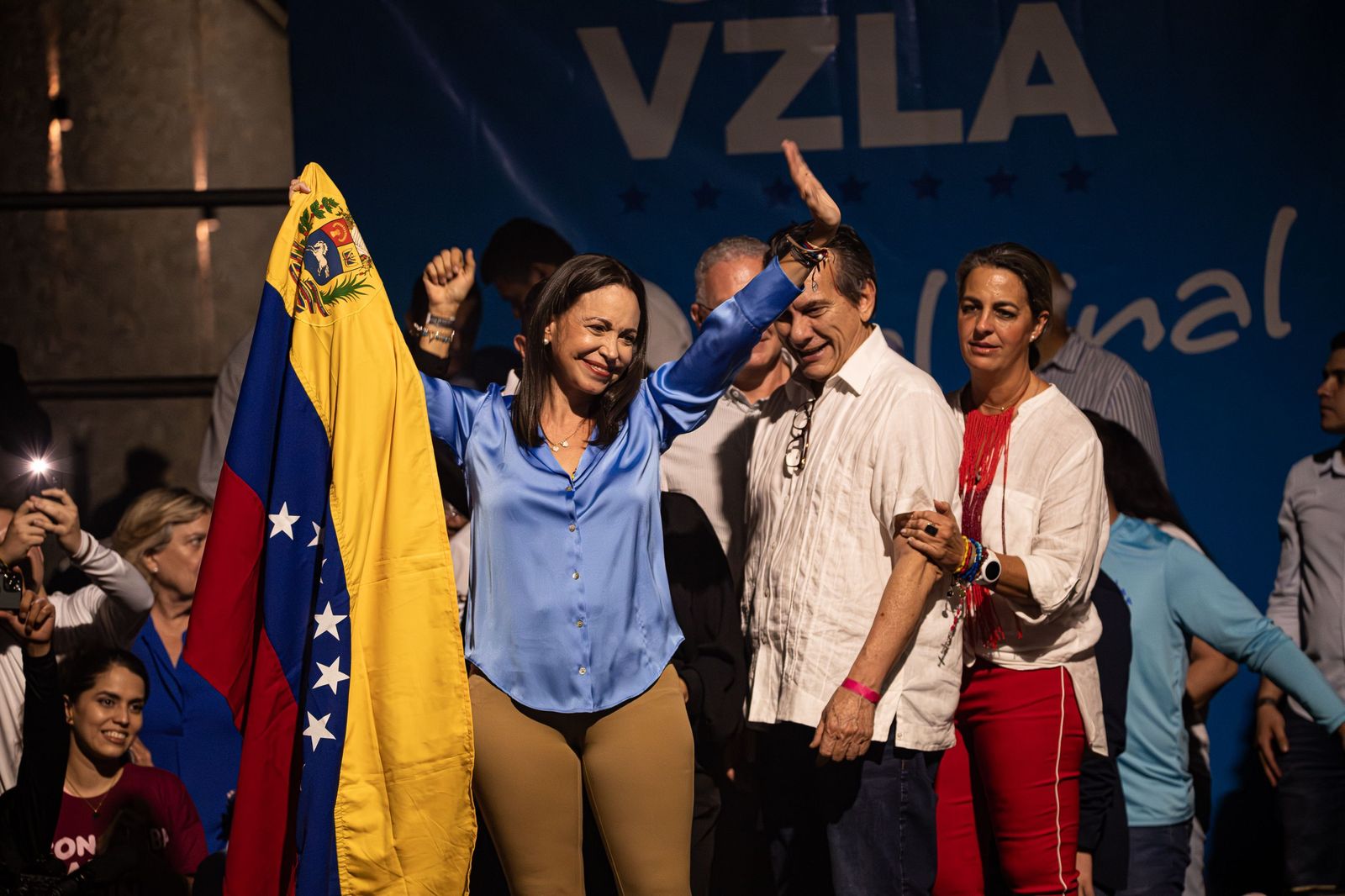 Maria Corina Machado celebra el resultado anunciado por la Comisión Nacional de Primarias en el que se le da como ganadora