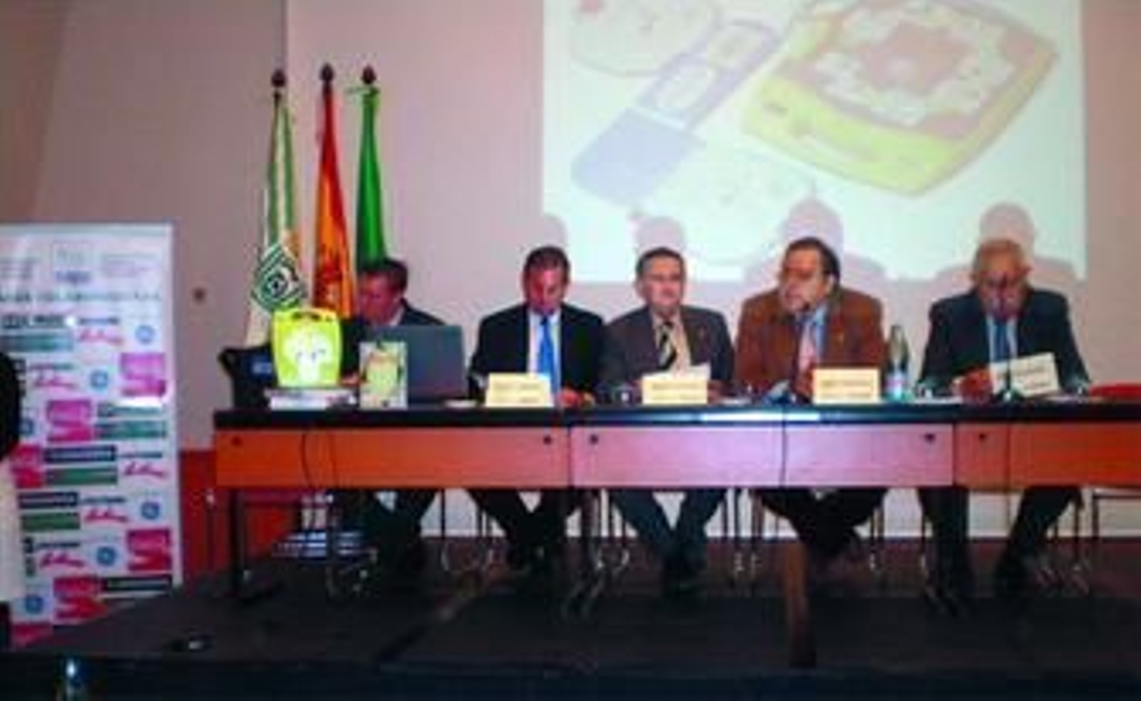 Mesa presidencial donde los diferentes responsables del acuerdo anuncian su firma. Mesa presidencial donde los diferentes responsables del acuerdo anuncian su firma.