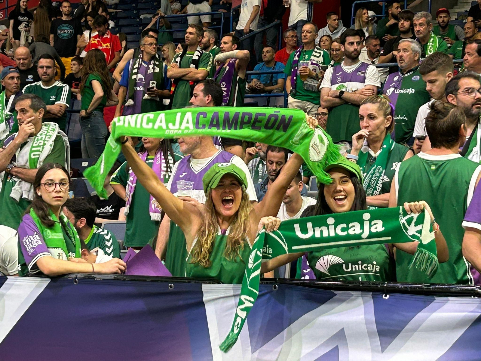 Búscate en las gradas en el Lenovo Tenerife - Unicaja de la final de la BCL