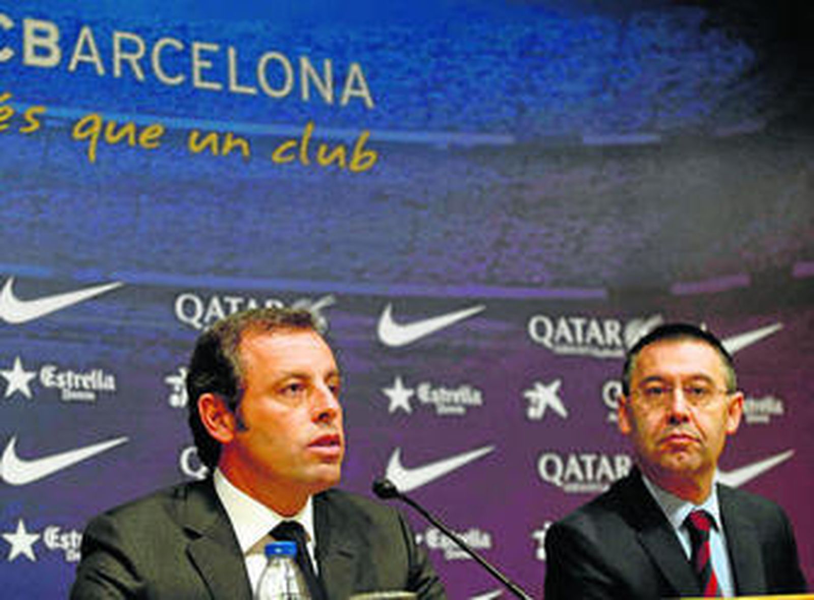 Sandro Rosell y Josep Maria Bartomeu, el día en que aquél dimitió como presidente.
