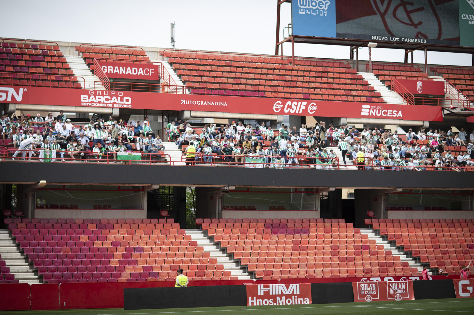 Las mejores fotos del ambiente en el Recreativo Granada - Córdoba CF