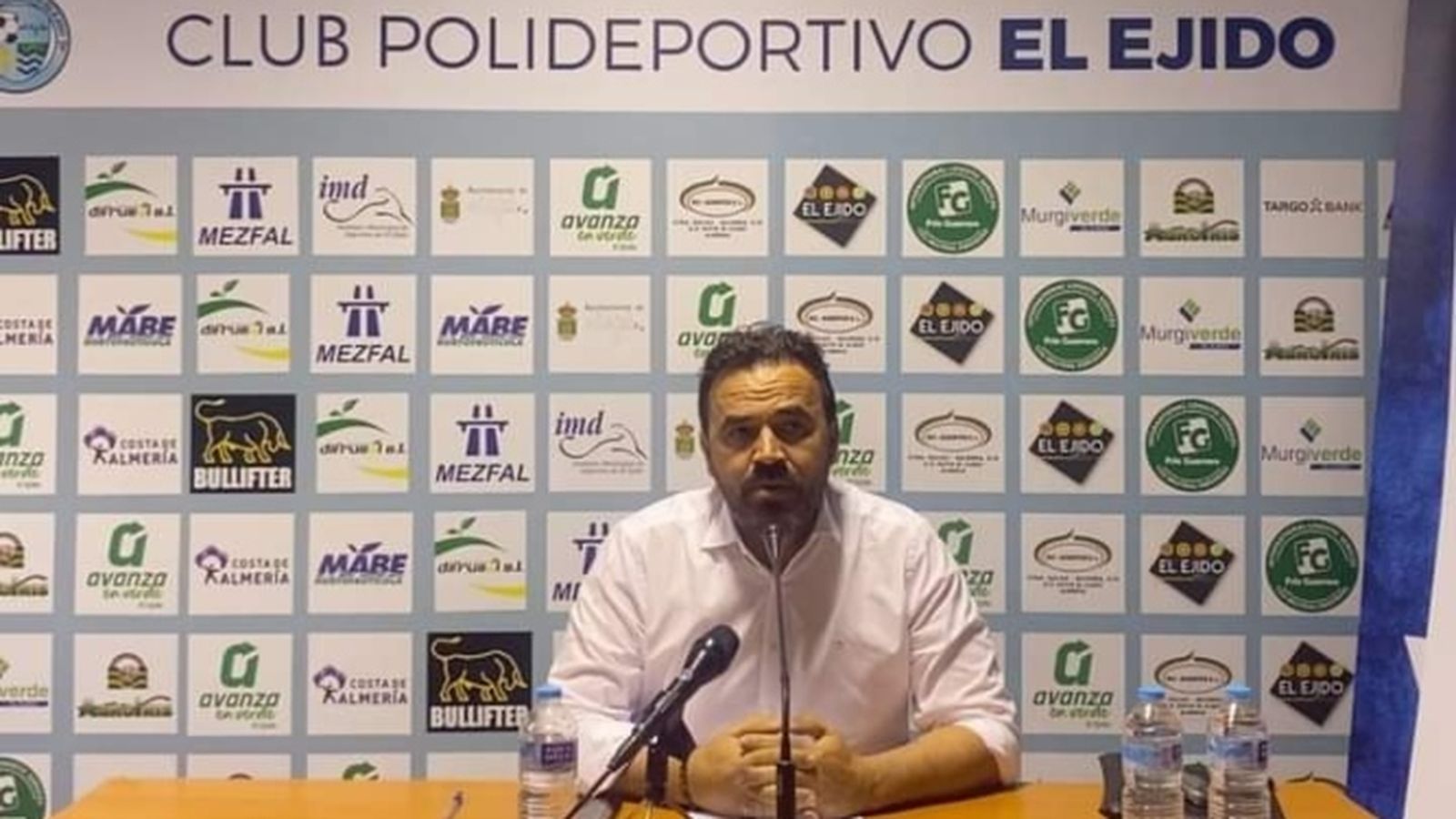 Mateo Martín, presente en la sala de prensa del Poli El Ejido.