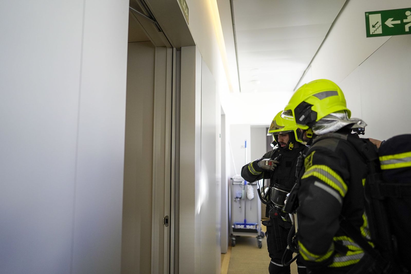 El simulacro de incendio organizado por el Servicio de Extinción de Incendios de los Bomberos, en imágenes
