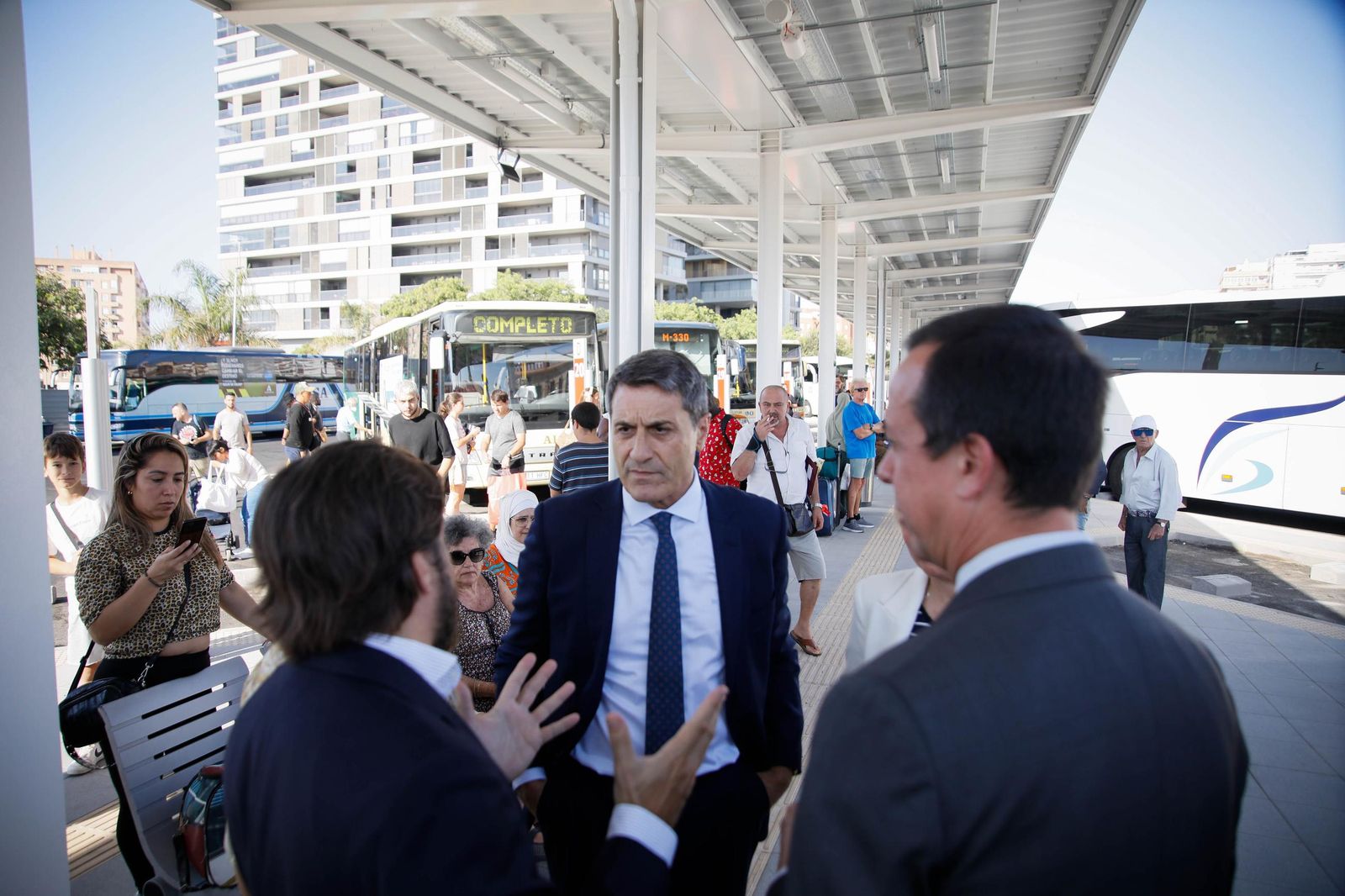 El delegado del Gobierno, Pedro Fernández, visita la estación histórica de Renfe en Almería, en imágenes