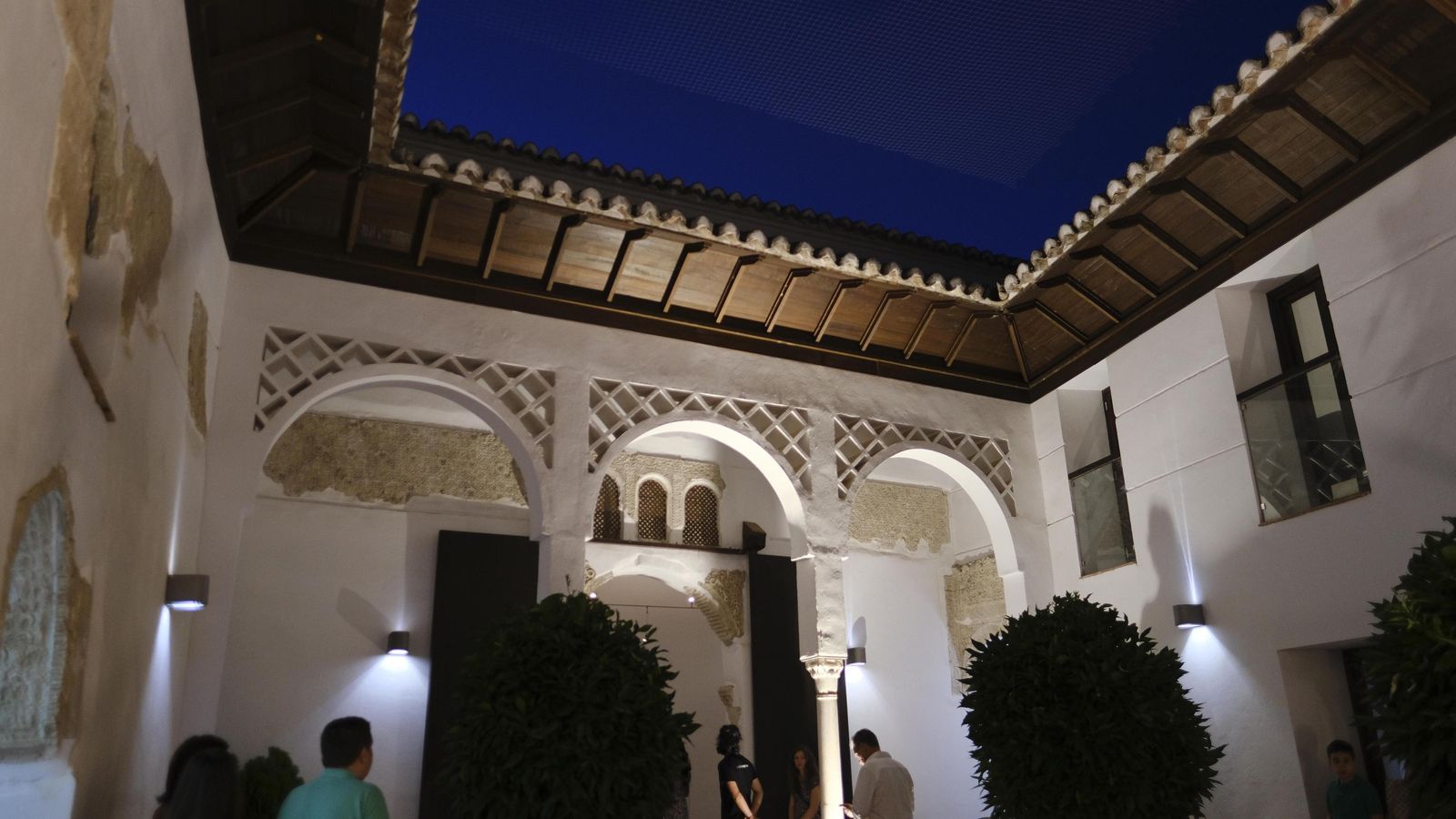 Visitantes en la Casa del Gigante.