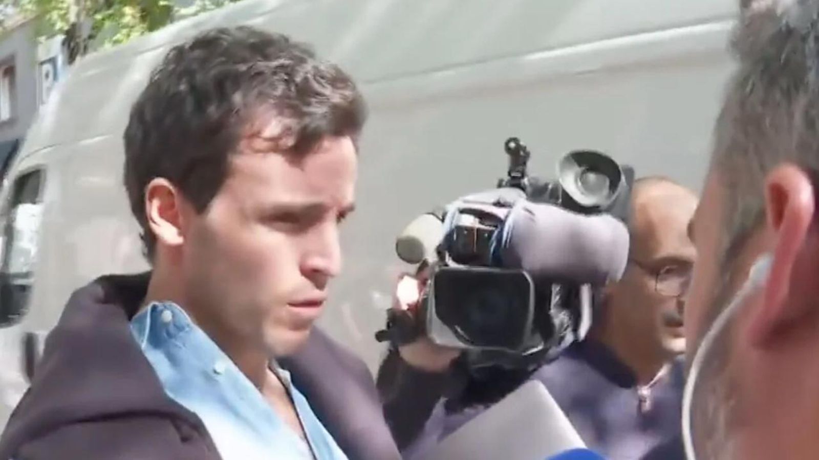 Íñigo Onieva la vuelve a liar ante la prensa