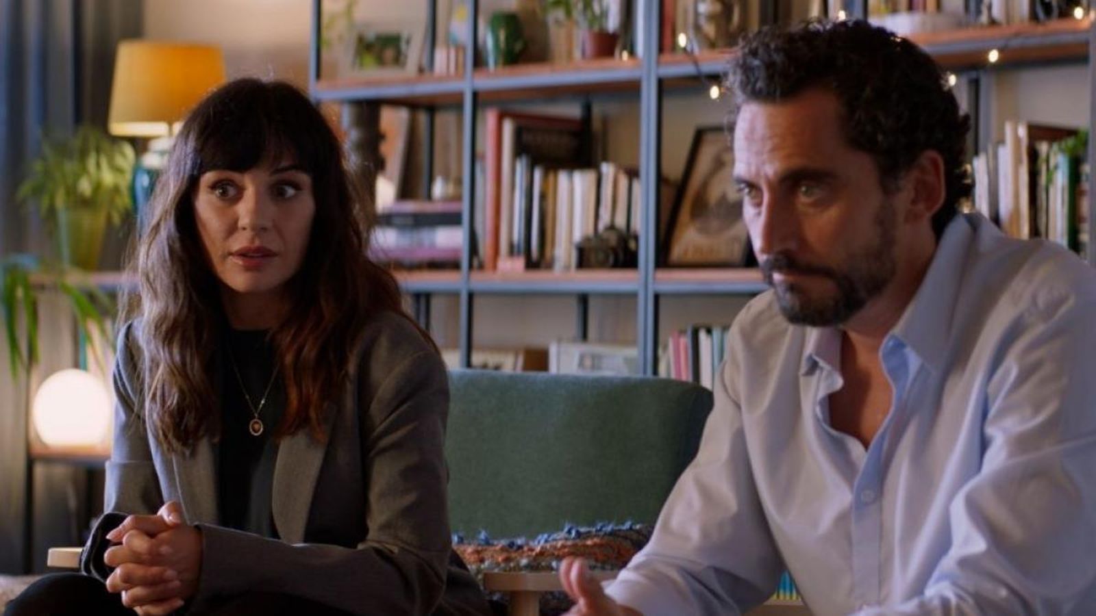 Miren Ibarguren y Paco León en una imagen de 'Papá o mamá'.