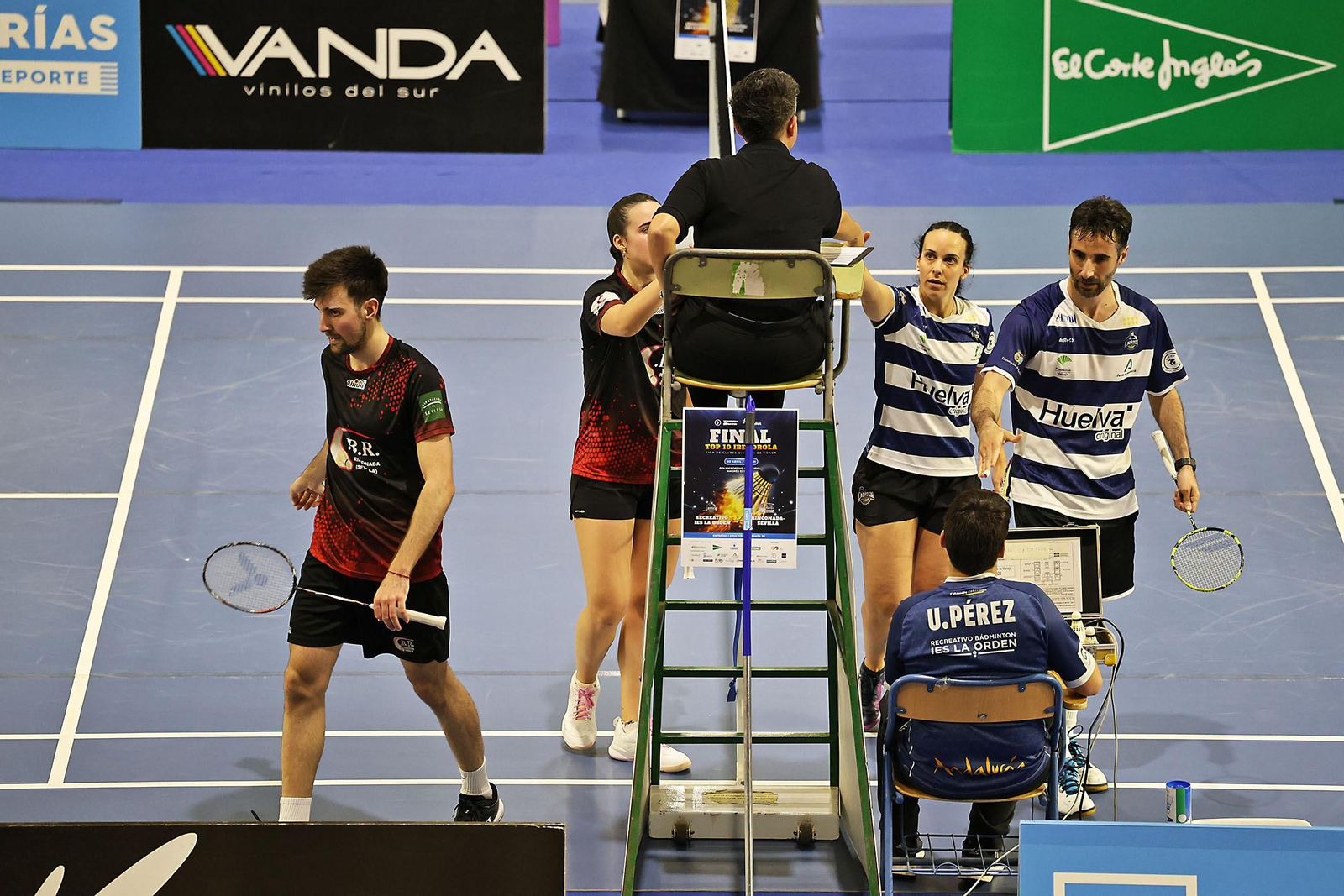 Imágenes de la final de liga de bádminton entre el IES La Orden y La RInconada