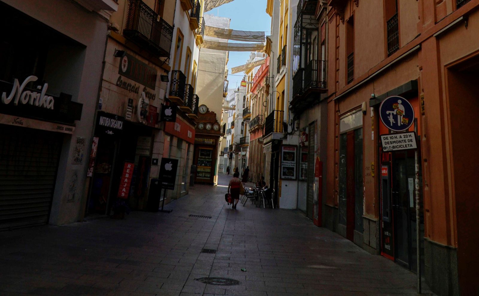 Una vista de la calle Sierpes, donde mañana se presentan tres libros