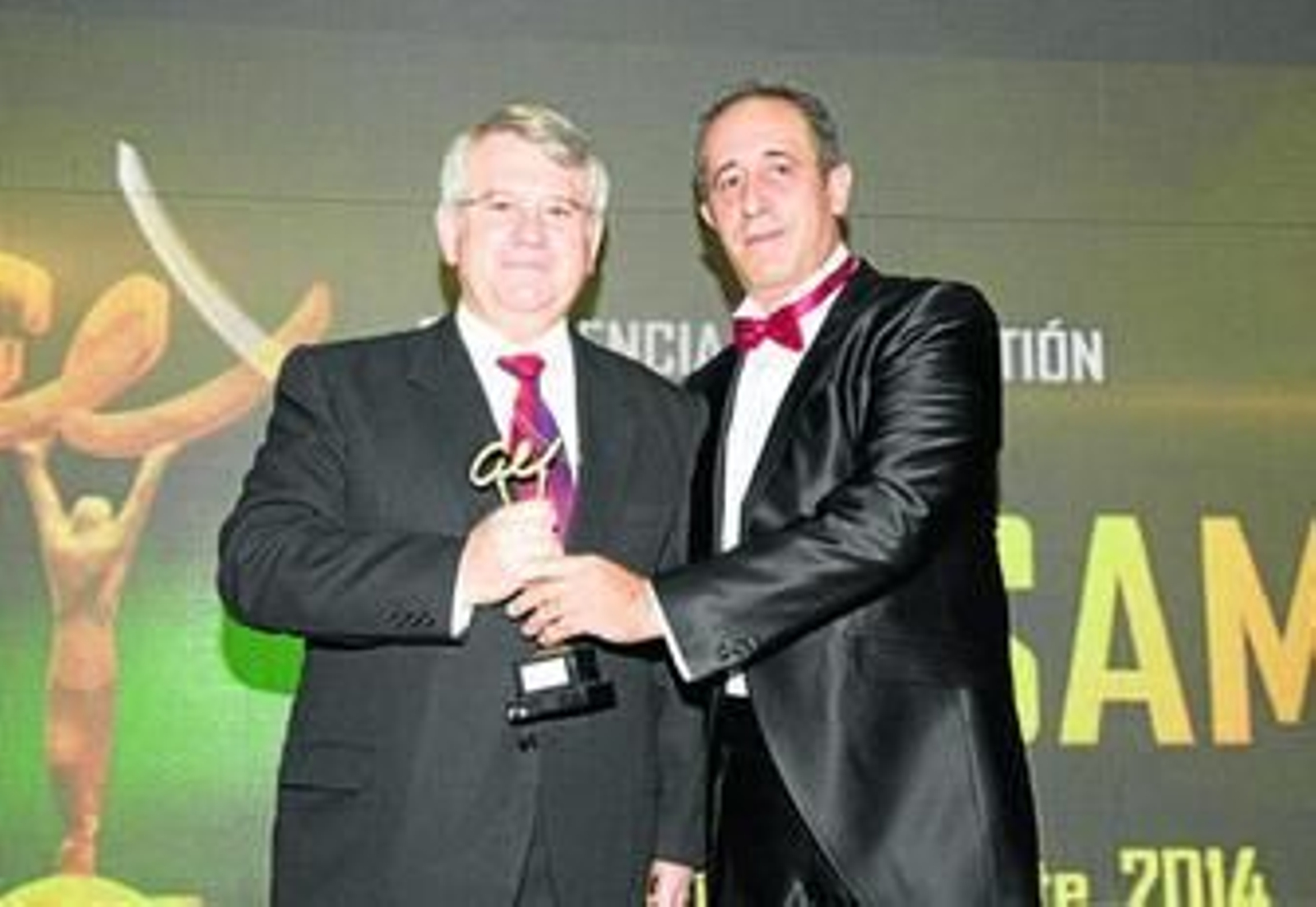 El gerente de Lipasam, Francisco José Juan, recibiendo el premio el pasado viernes en Marbella.