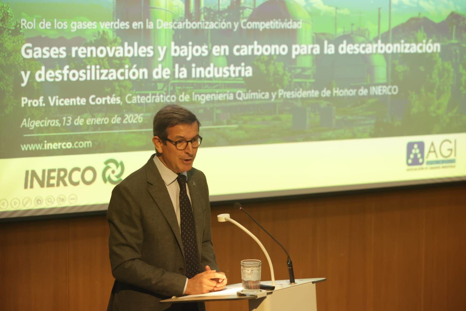 El consejero de Industria, Jorge Paradela, durante su ponencia