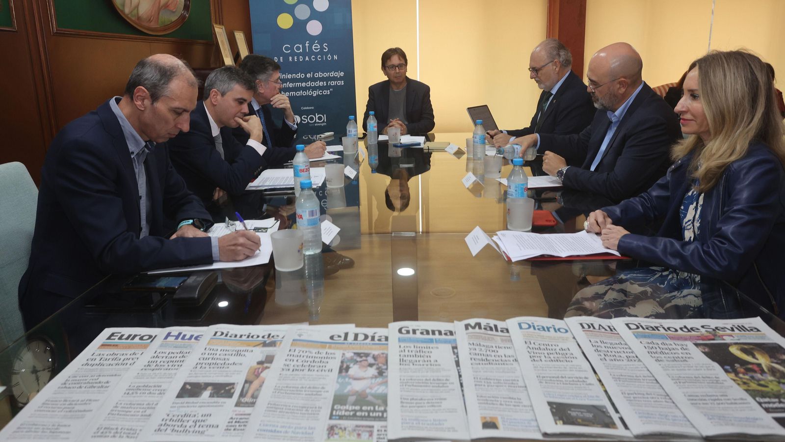 Los participantes instantes antes de iniciar el coloquio.