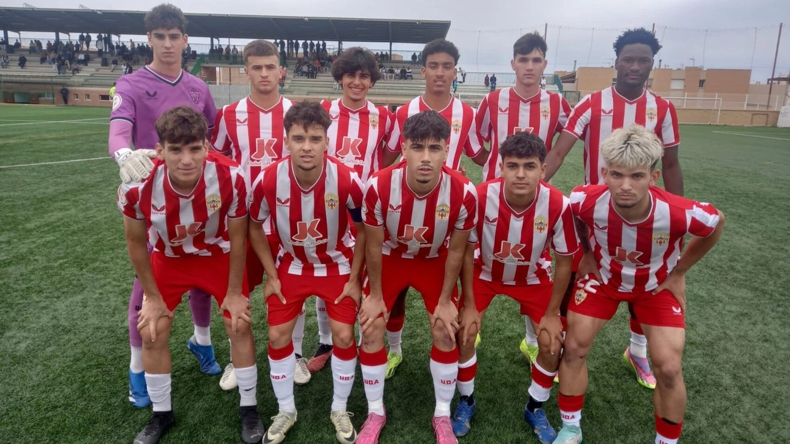 Once rojiblanco en la última cita liguera disputada en el Francisco Pomedio.