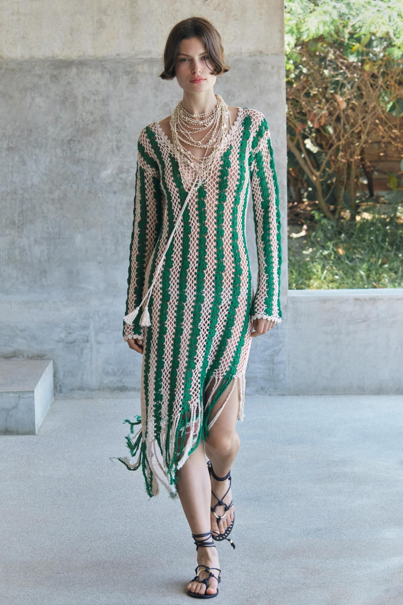 Vestido de crochet de Zara. Vestido de crochet de Zara.