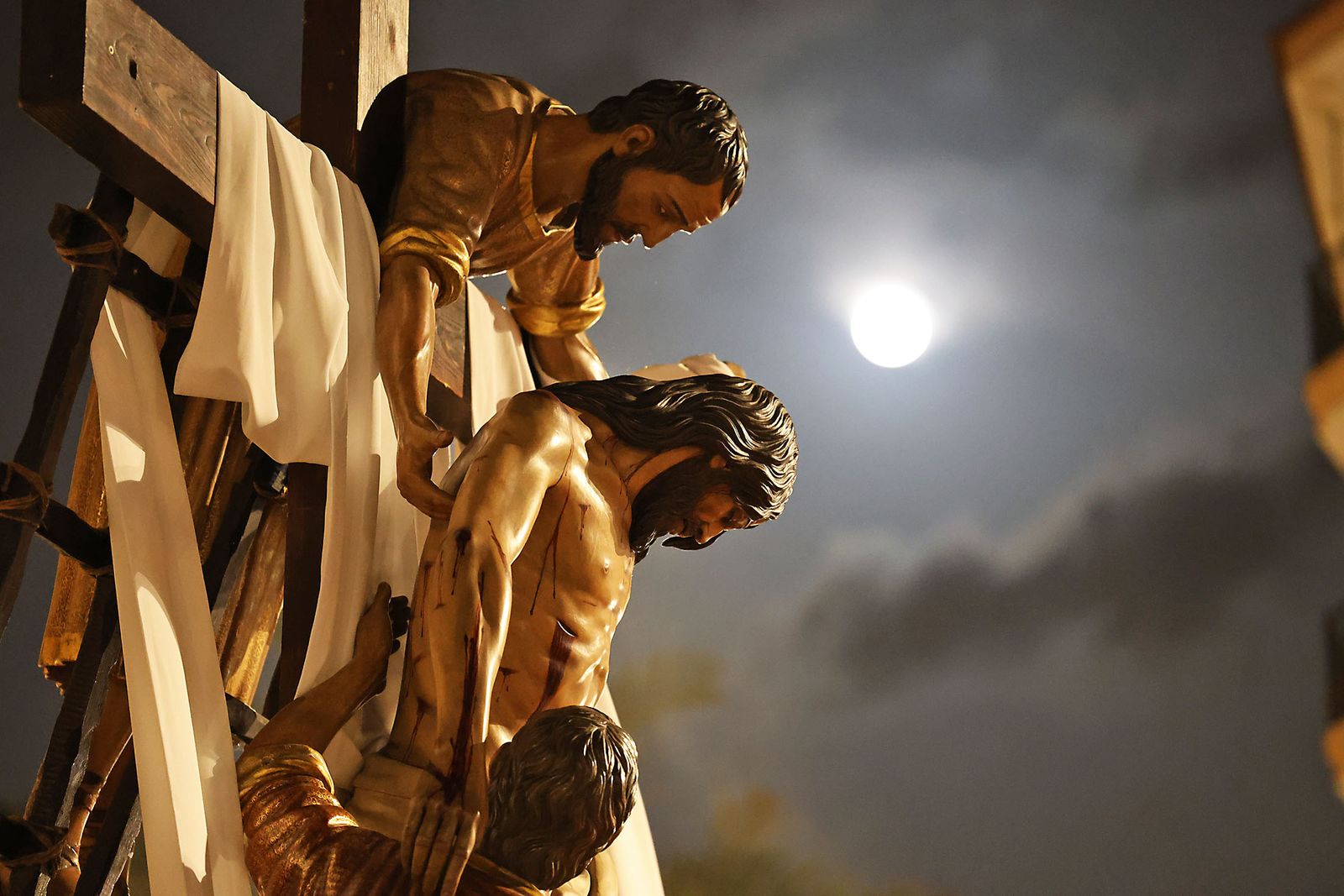 Las fotografías del Vía Crucis de las Hermandades de Huelva