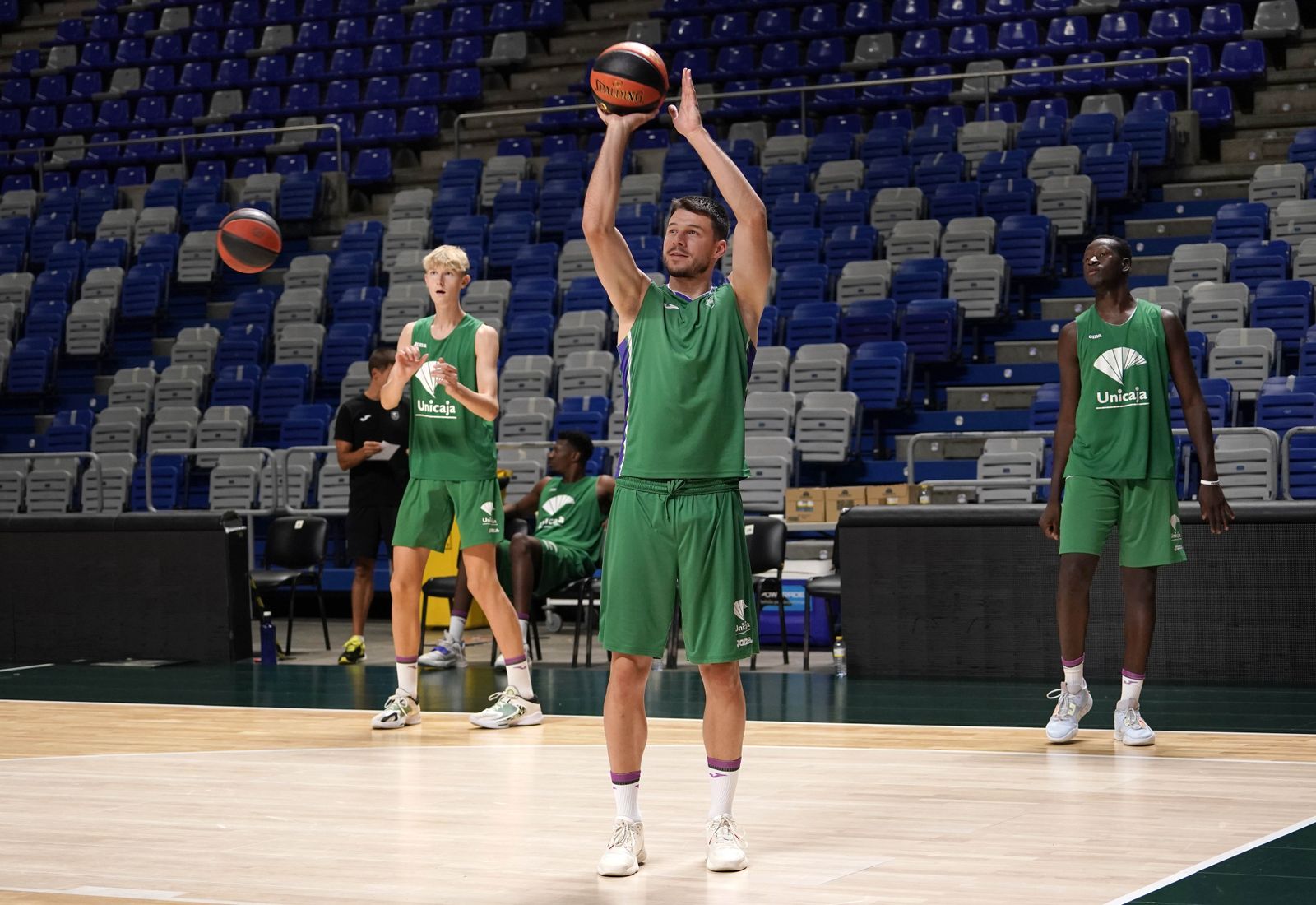 El Unicaja 2023/24 ya trabaja sobre la pista