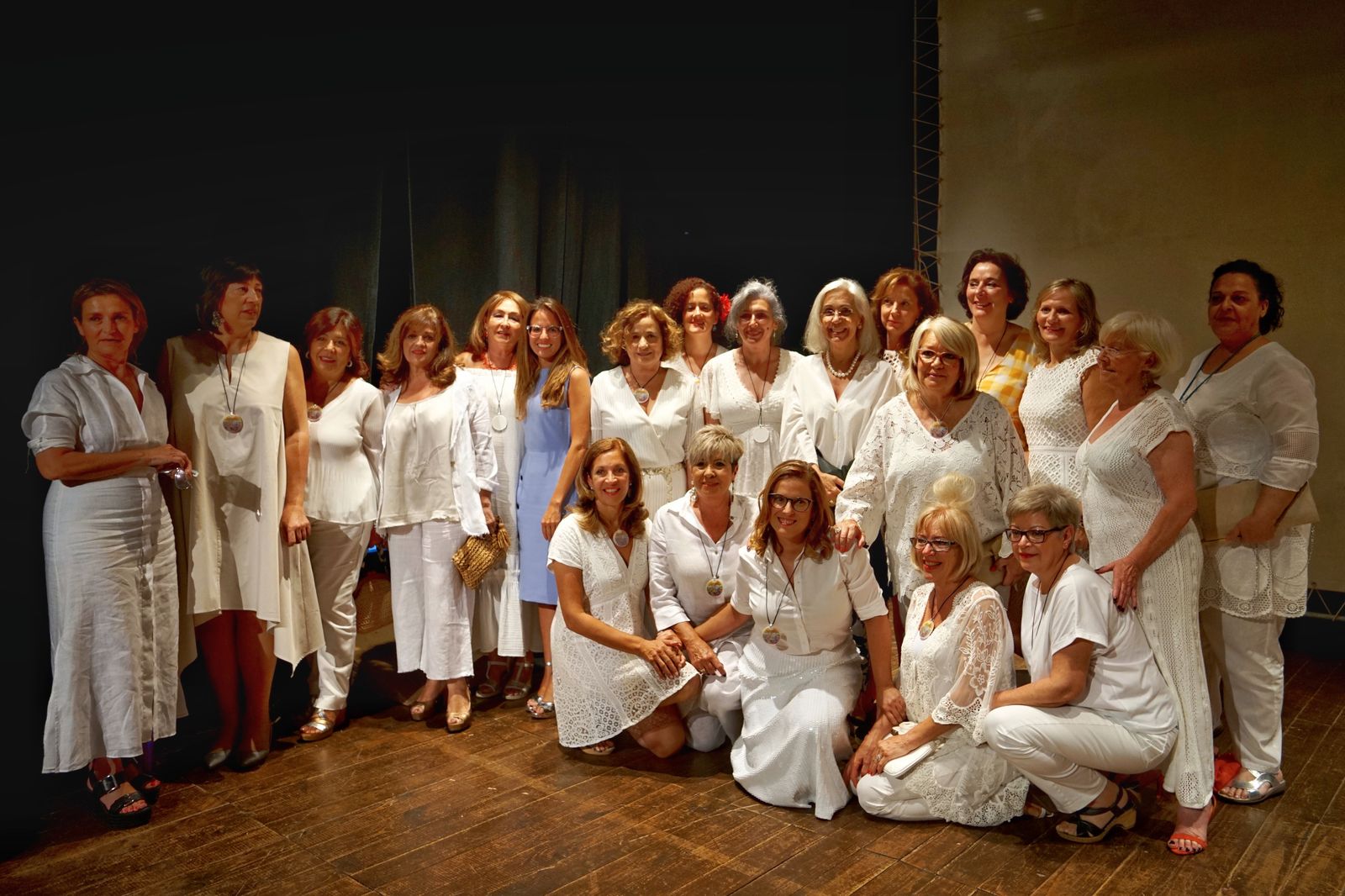 Participantes de la exposición ‘Luz de mujer’ dedicada a Joaquín Sorolla en la Casa Grande de Ayamonte.