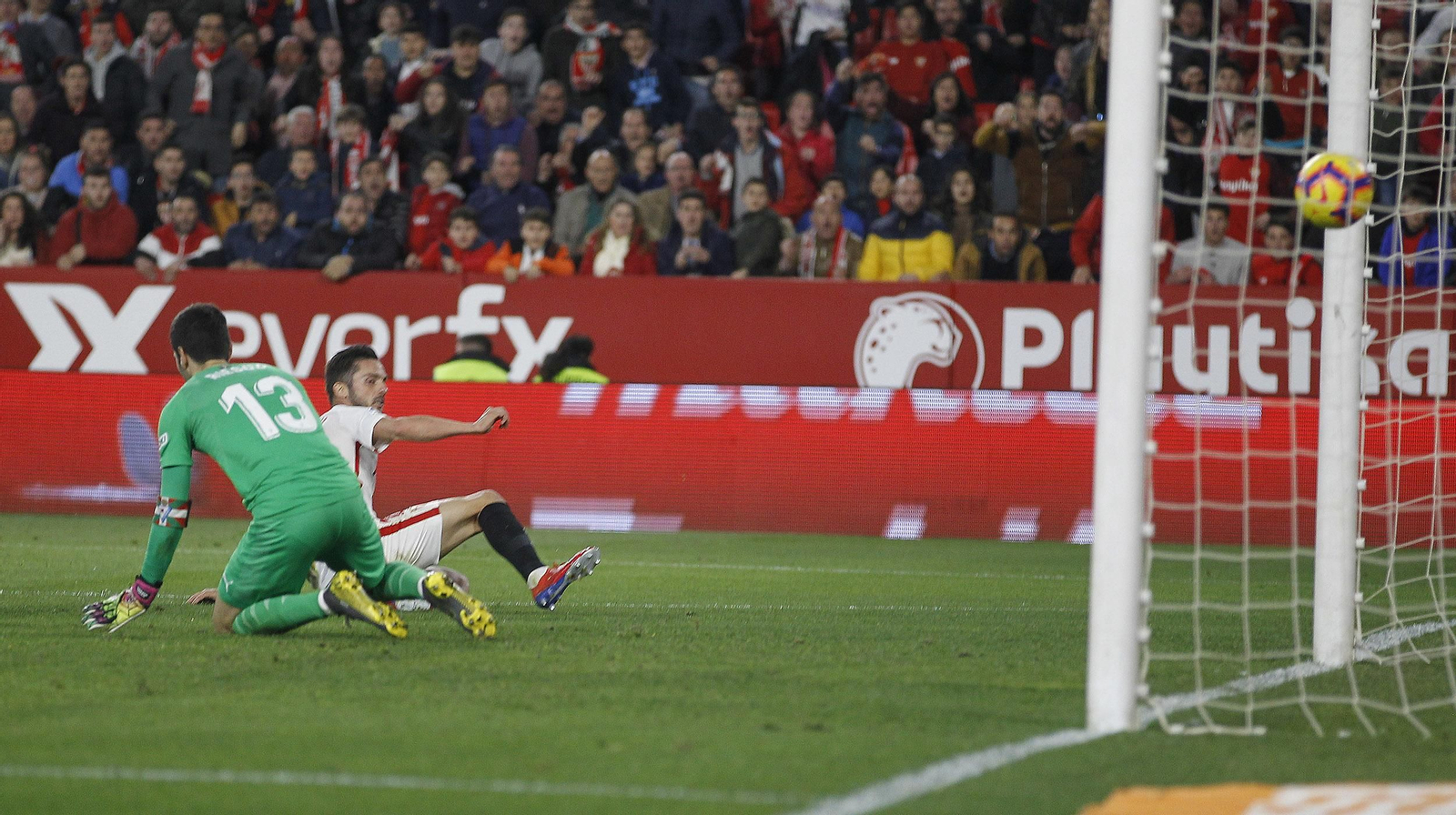 El gol del empate del Sevilla, marcado por Sarabia en el descuento.