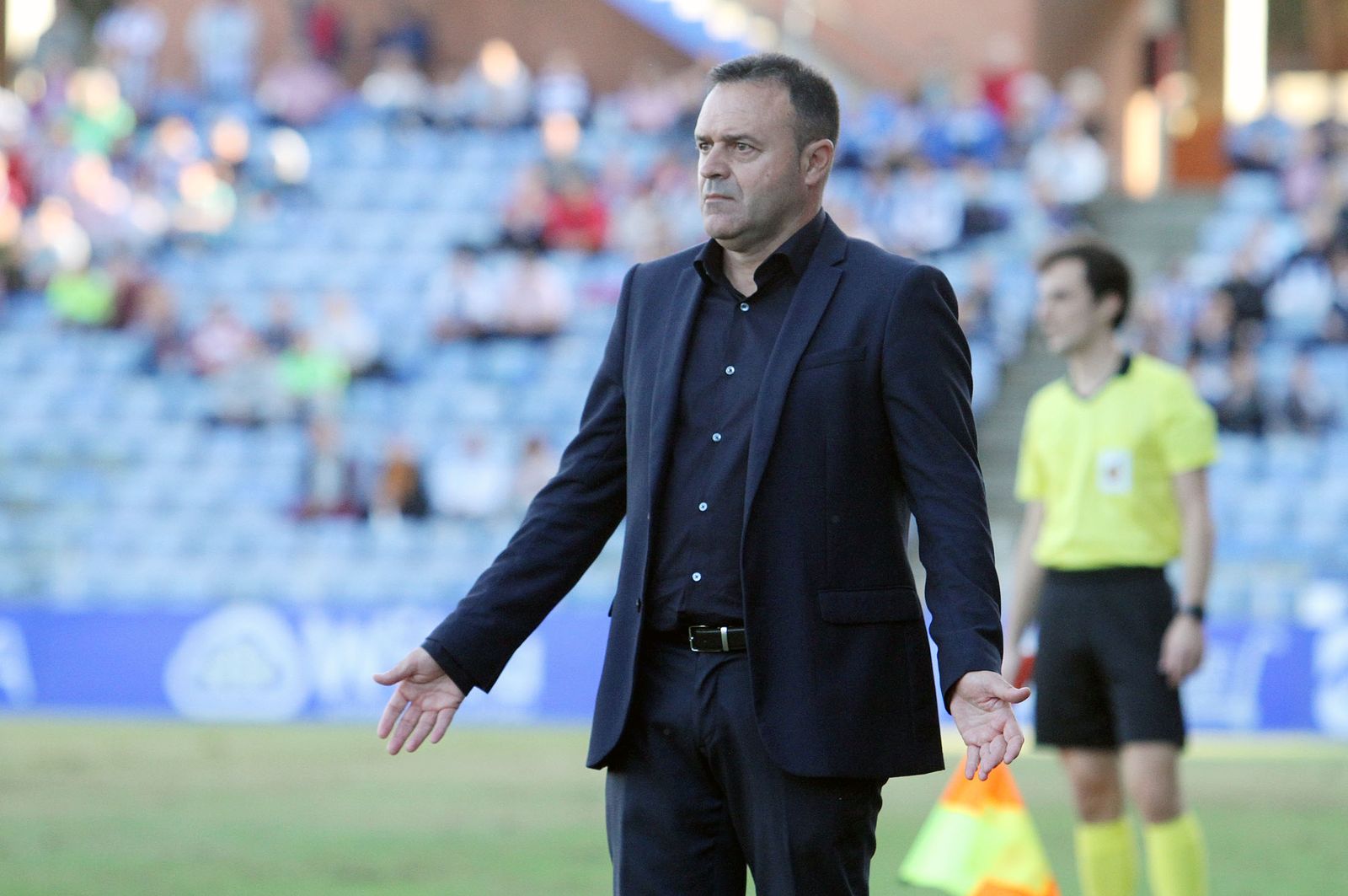 José María Salmerón, como entrenador del Recreativo, en el último encuentro con el Almería B.