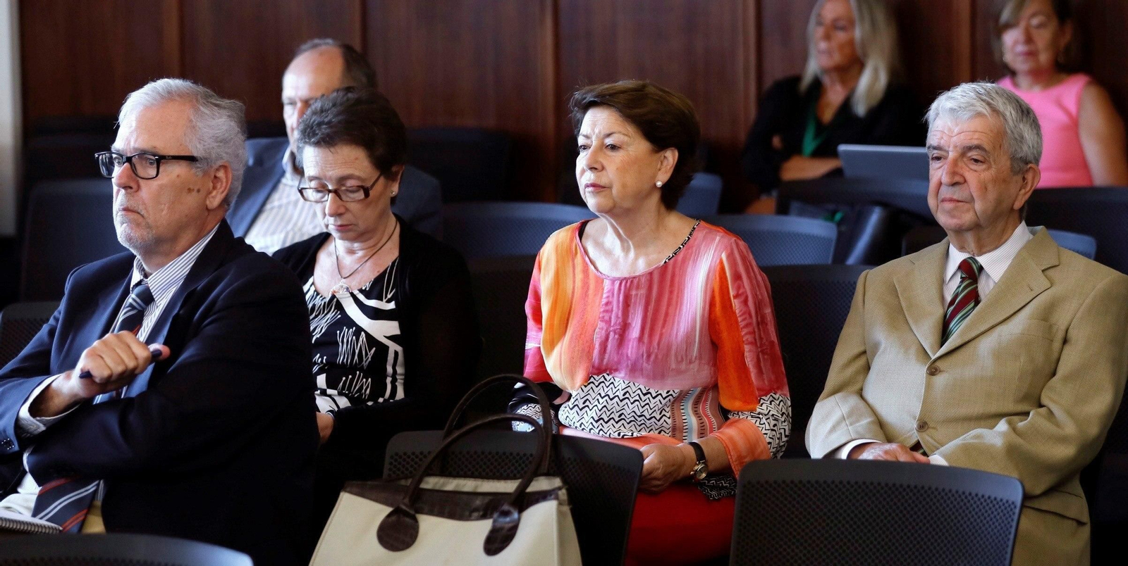 El interventor Manuel Gómez, las ex consejeras Carmen Martínez Aguayo y Magdalena Álvarez, y el ex viceconsejero José Salgueiro, en el juicio.