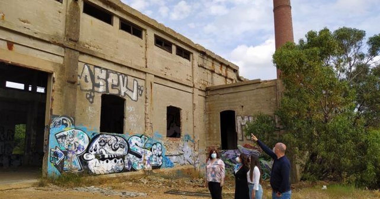 El grupo municipal socialista durante una visita a la  central.