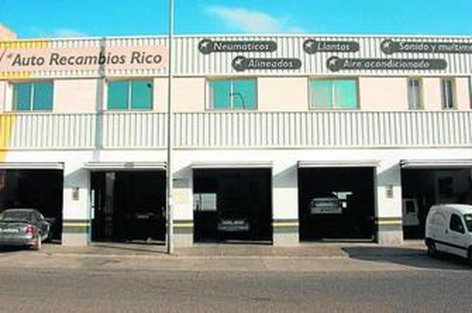 Auto Recambios Rico se encuentra en el P. I. Sierra Sur, Avenida del Mantecado, 43.