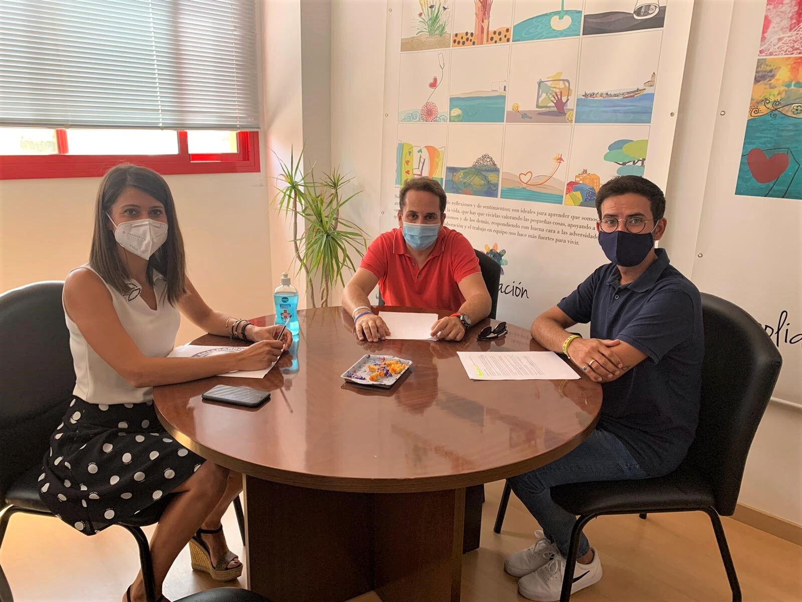 Ángeles Martínez con representantes de ALTEA.