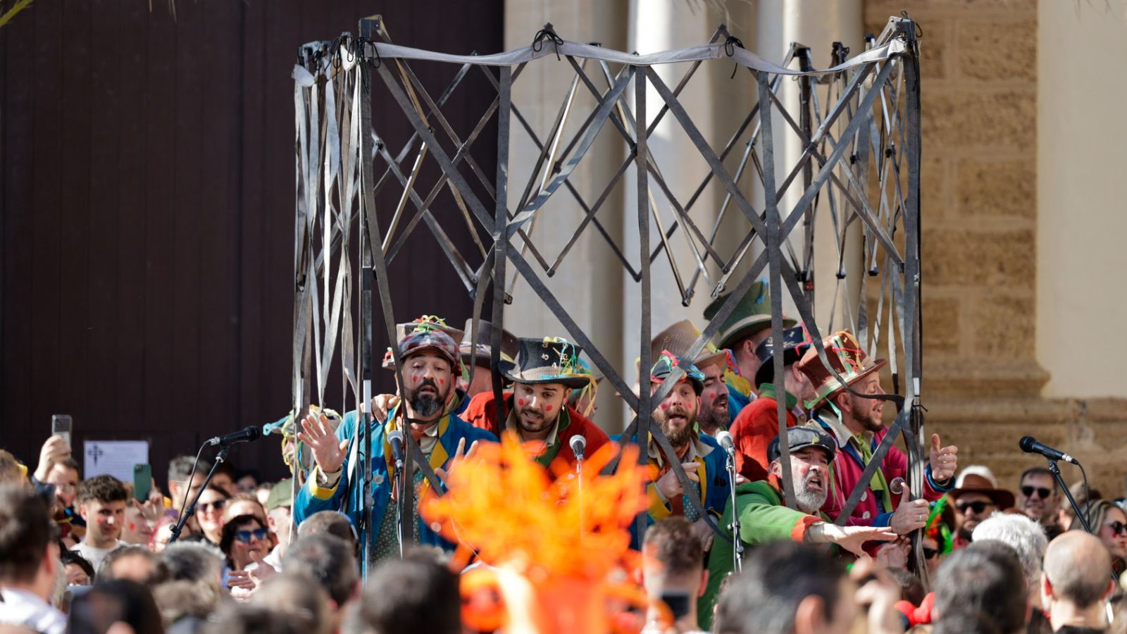 Así vive Cádiz su primer sábado de Carnaval 2025: búscate entre las imágenes del día en la calle