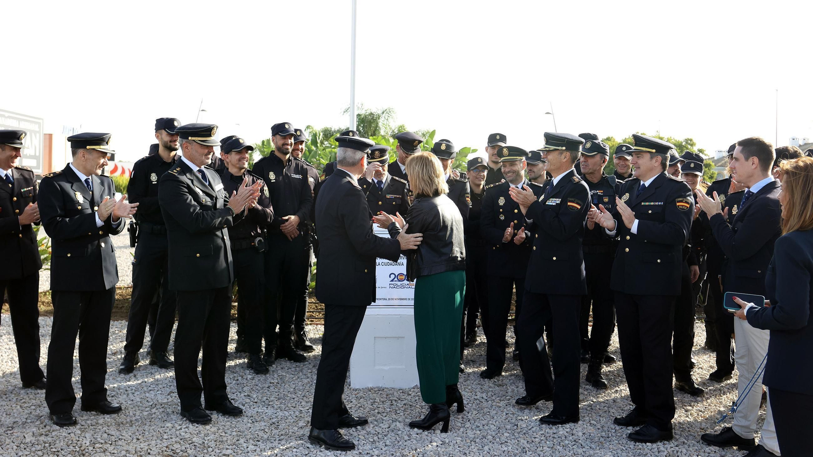 Imágenes de la inauguración de la rotonda de la Policía Nacional en Jerez