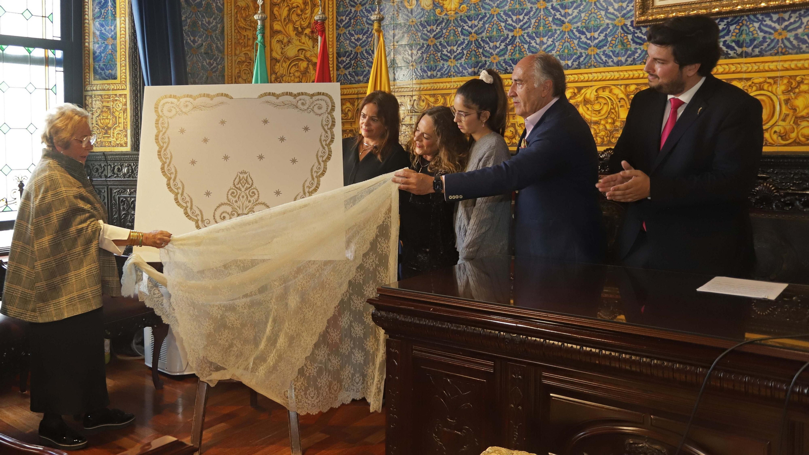Fotos del traje donado por Miguelín a la Virgen de La Palma