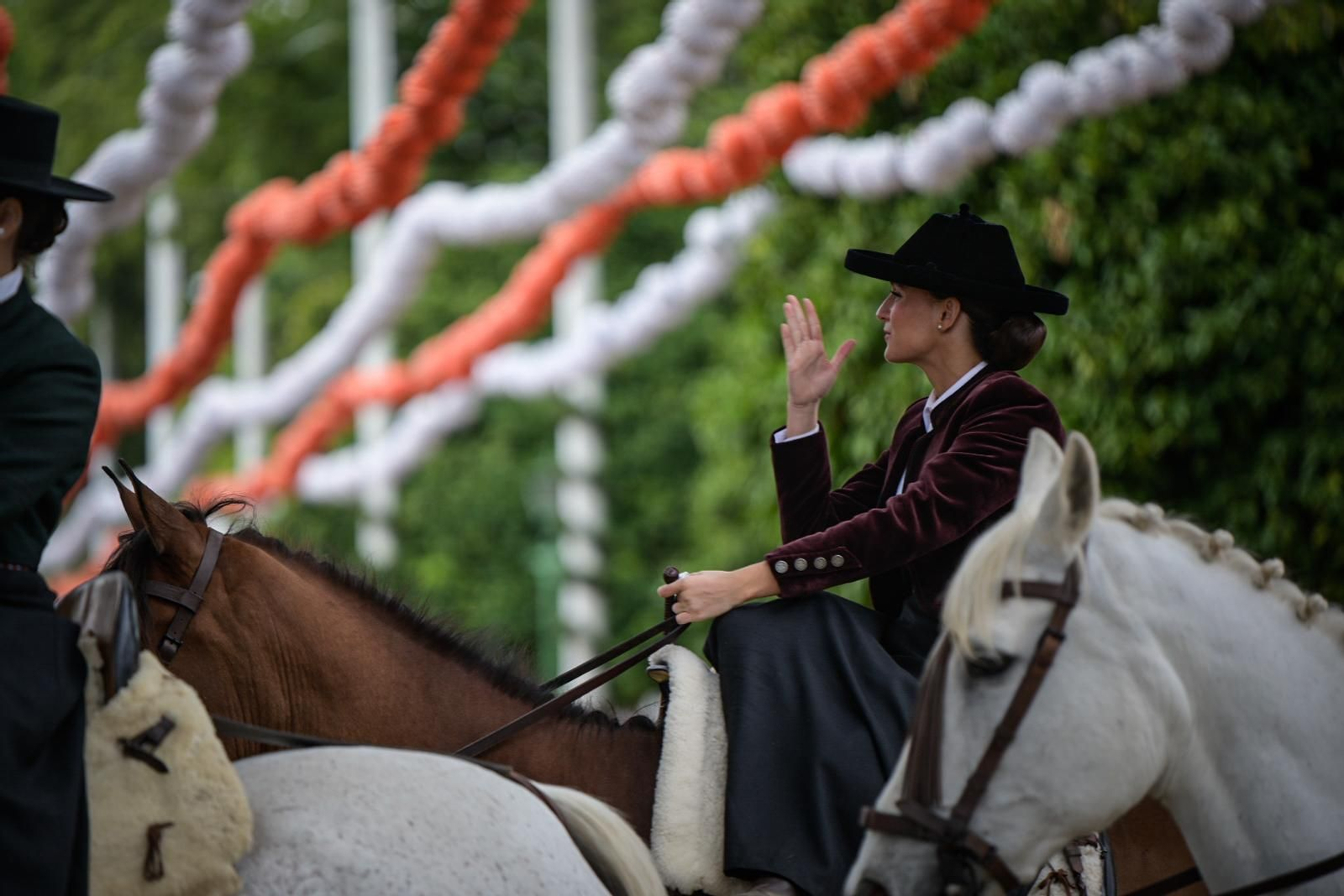 Fotos del bonito ambiente por las calles del real de la Feria de Sevilla