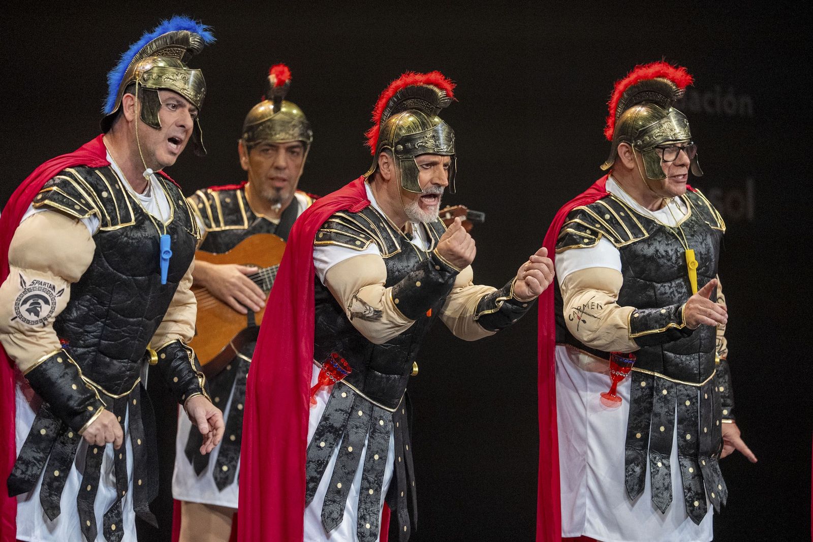 La chirigota canaria 'Los Legía' en el concurso del Carnaval de Cádiz