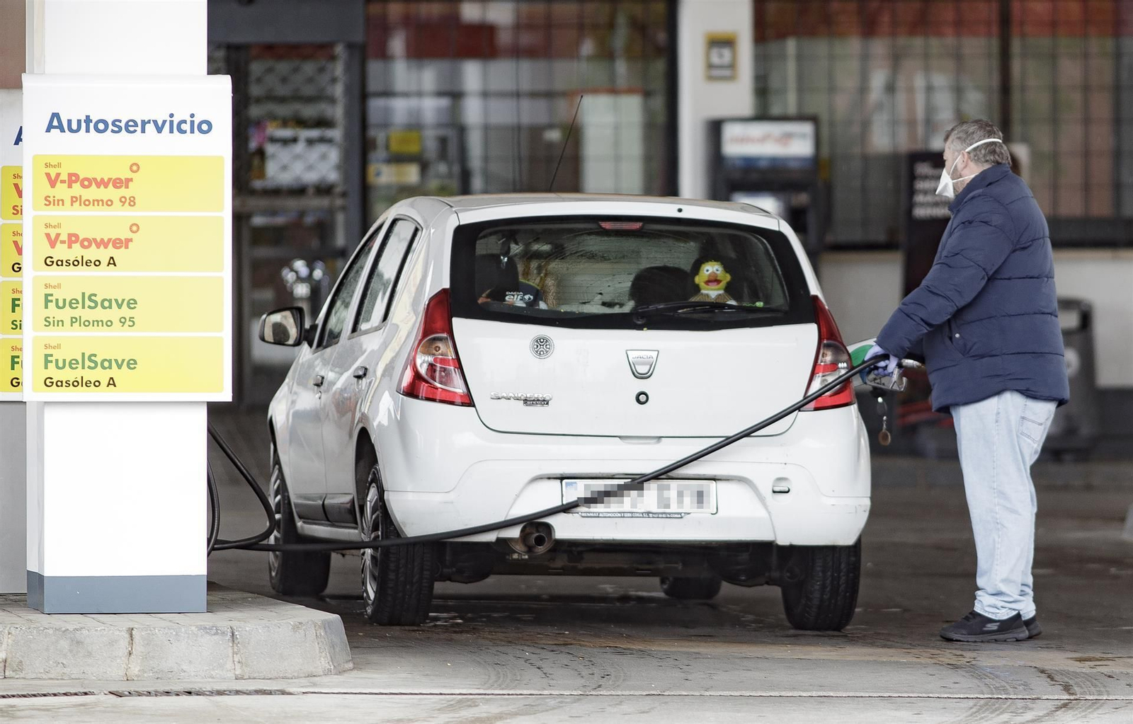 Los coches no pueden utilizar el combustible que usan los aviones.