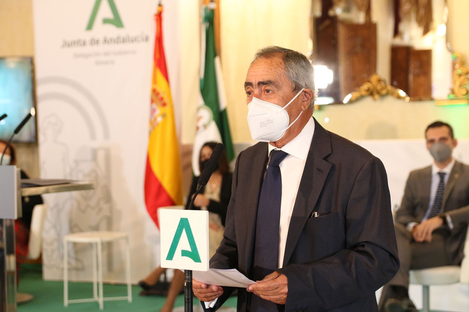 Fotogalería de la entrega de banderas por el Día de Andalucía