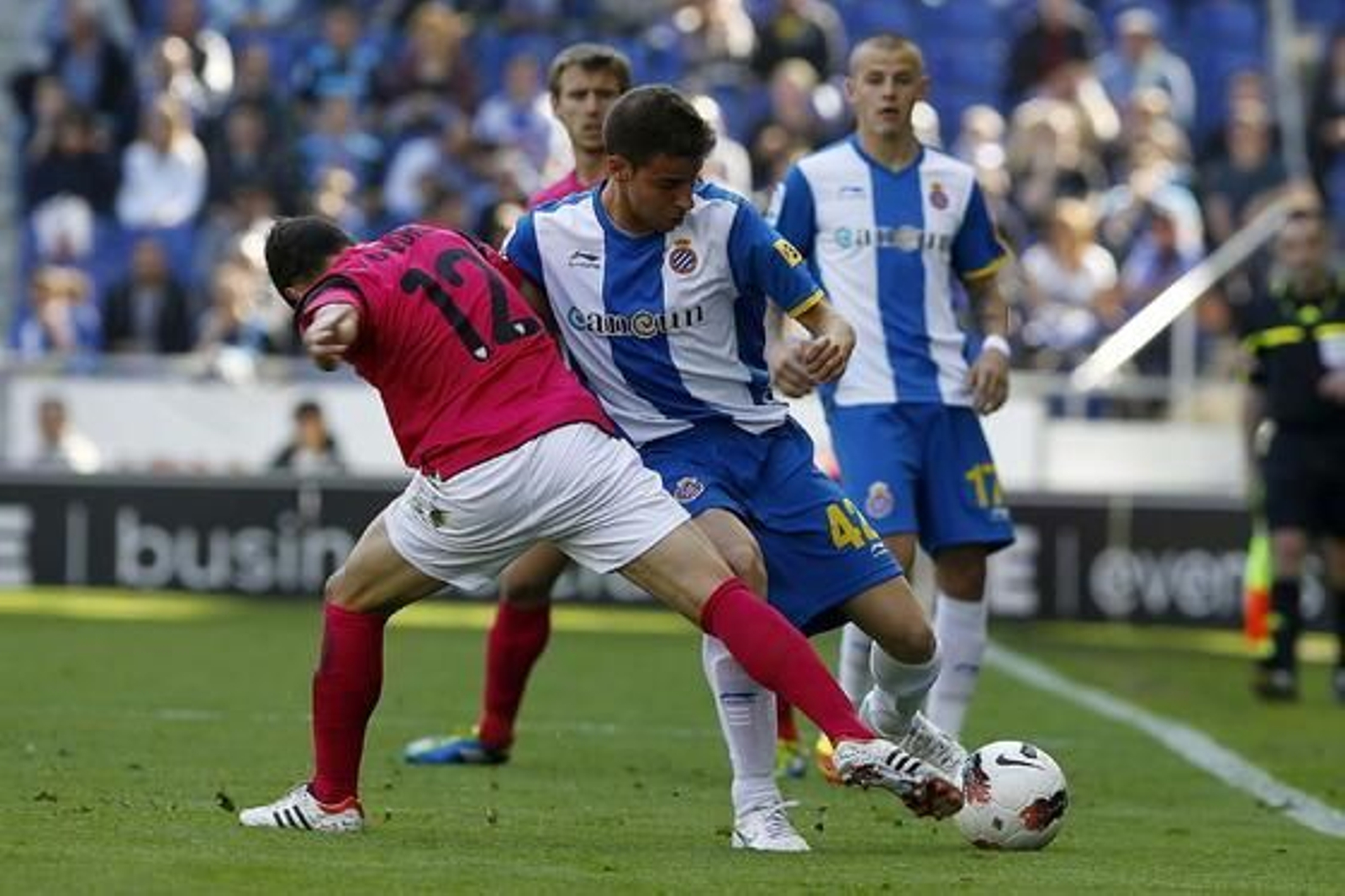 El Málaga remonta un partido, esta vez uno que se había puesto muy complicado, para igualar con el Valencia en la tercera plaza.  


Foto: EFE