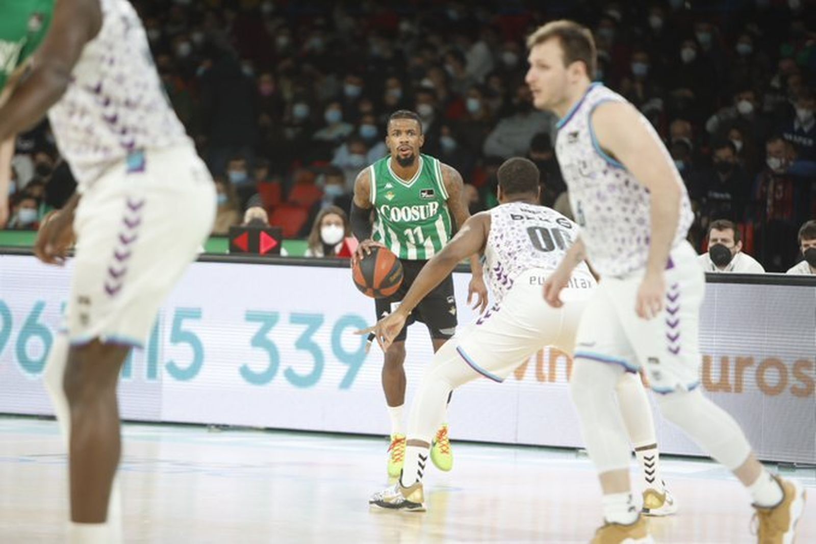 Evans, base bético, en un lance del partido.