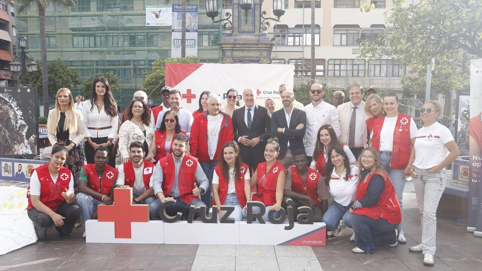 El Ayuntamiento de Algeciras muestra su respaldo institucional a la labor que realiza Cruz Roja participando en la celebración del tradicional 'Día de la Banderita'.