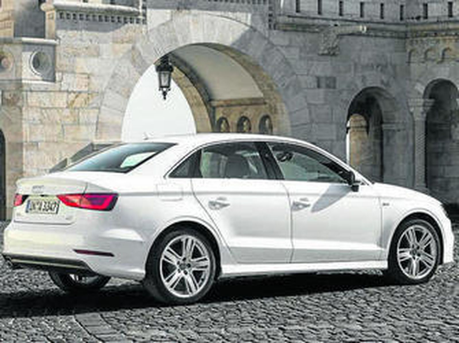 El reducido peso del vehículo repercute en el rendimiento del Audi A3 Sedan.