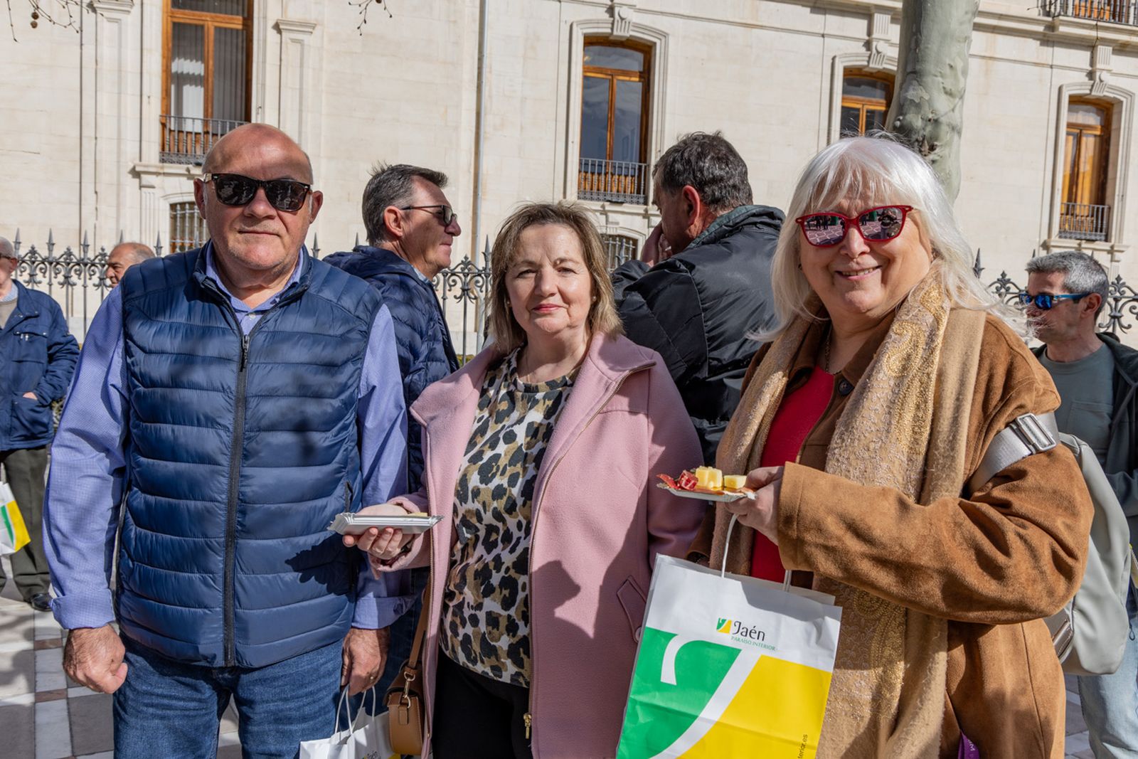 Izado de la Bandera de Andalucía y en un desayuno molinero en Jaén
