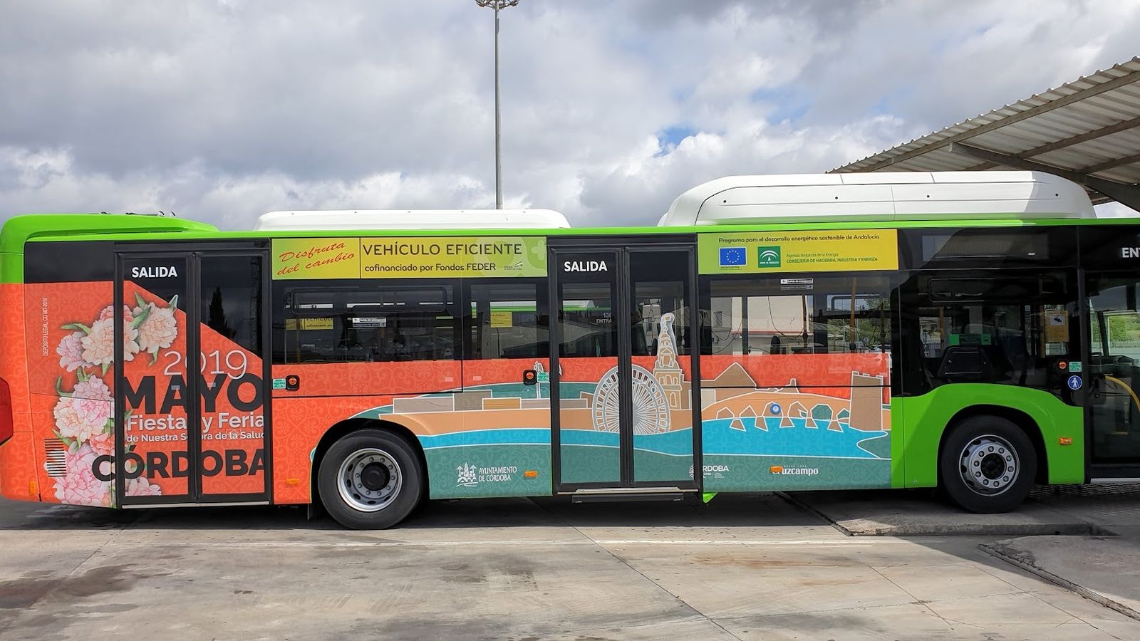 Uno de los nuevos autobuses de Aucorsa.