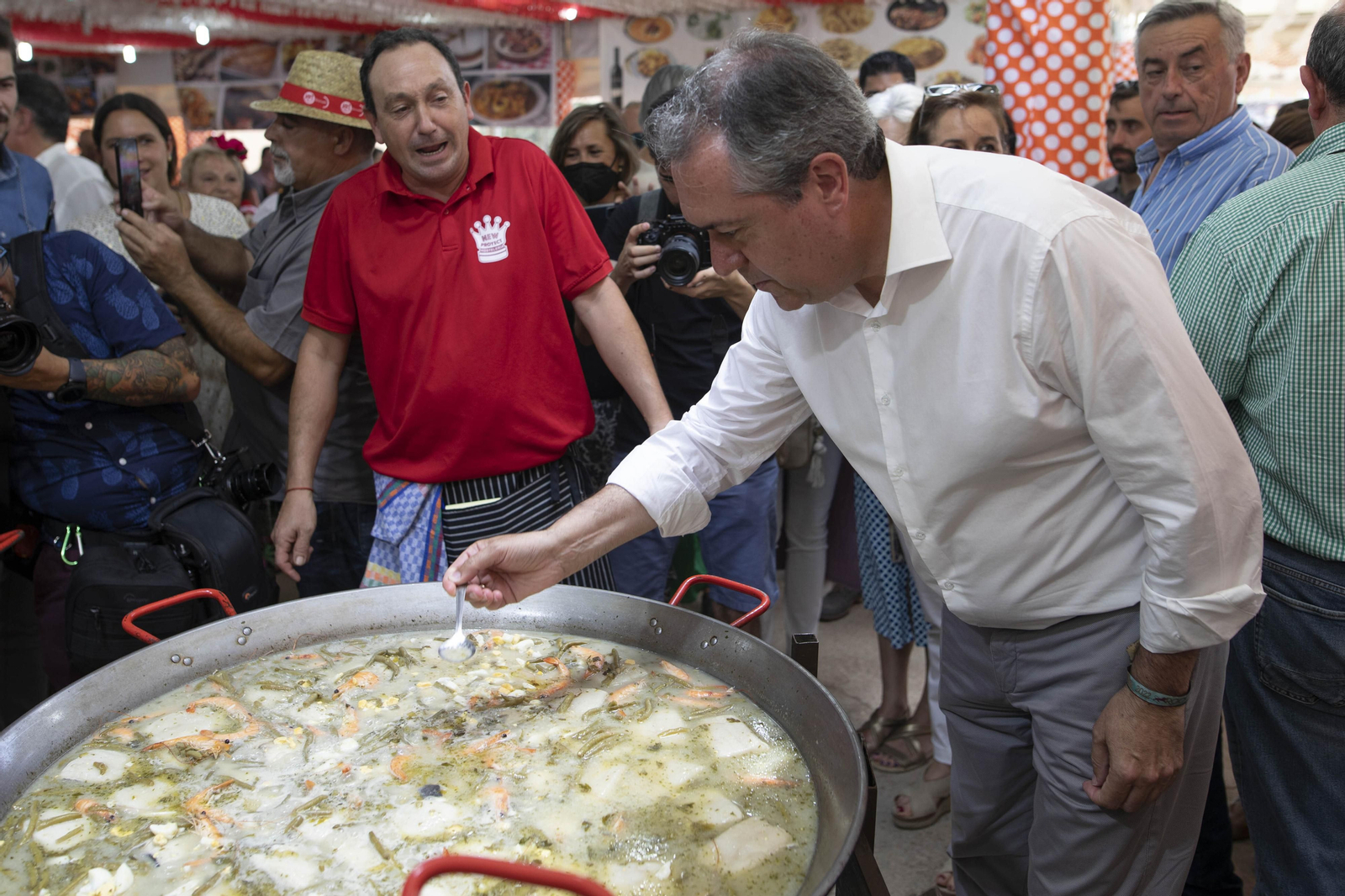 Espadas en su visita a la feria del Corpus en Granada