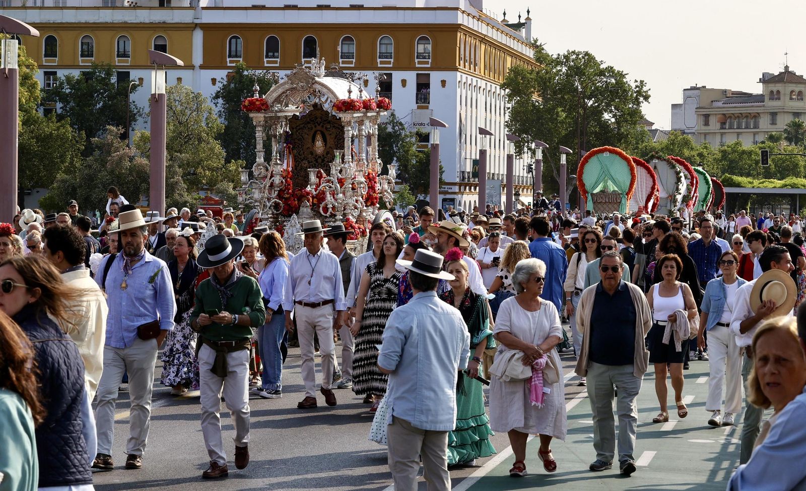 Las mejores fotos de la salida de la Hermandad de Sevilla hacia el Rocío