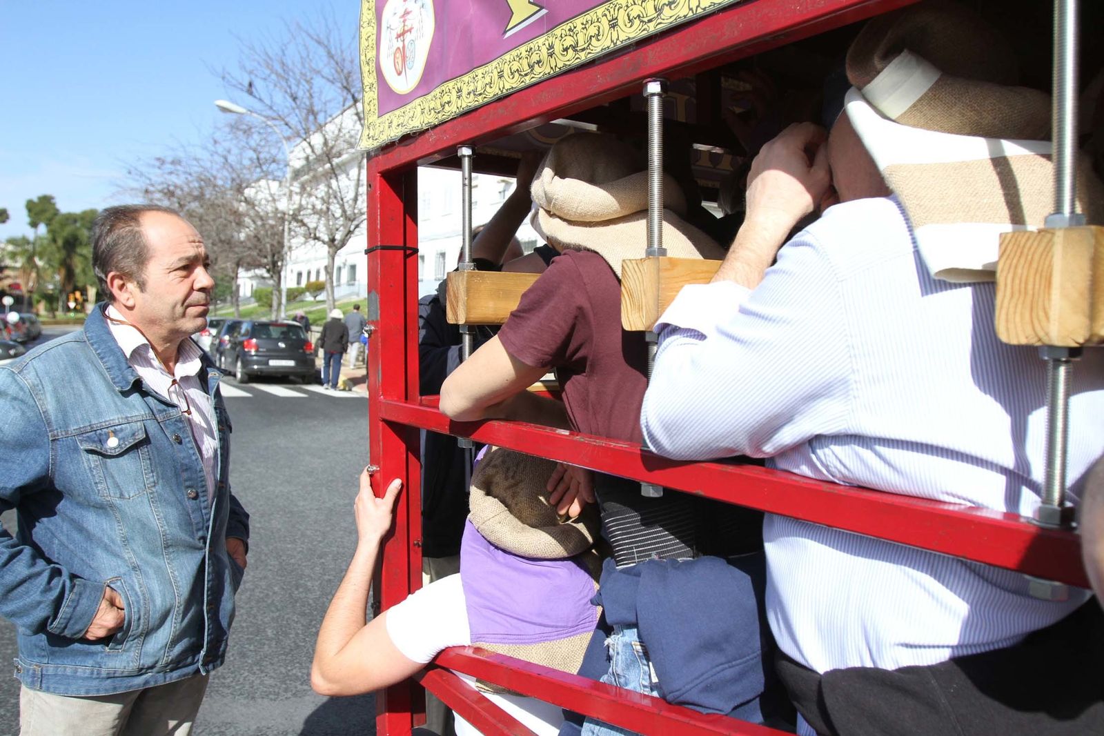 Imágenes del ensayo solidario de la Hermandad de Tres Caidas