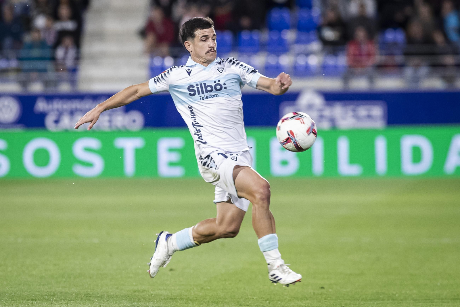 Las imágenes del partido entre el Huesca y el Cádiz C.F