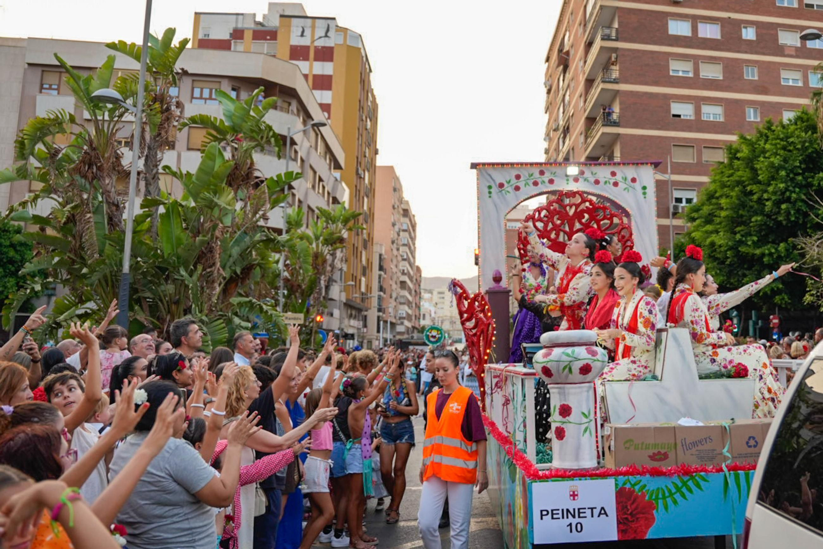 Así se ha vivido la Batalla de Flores en la Feria de Almería