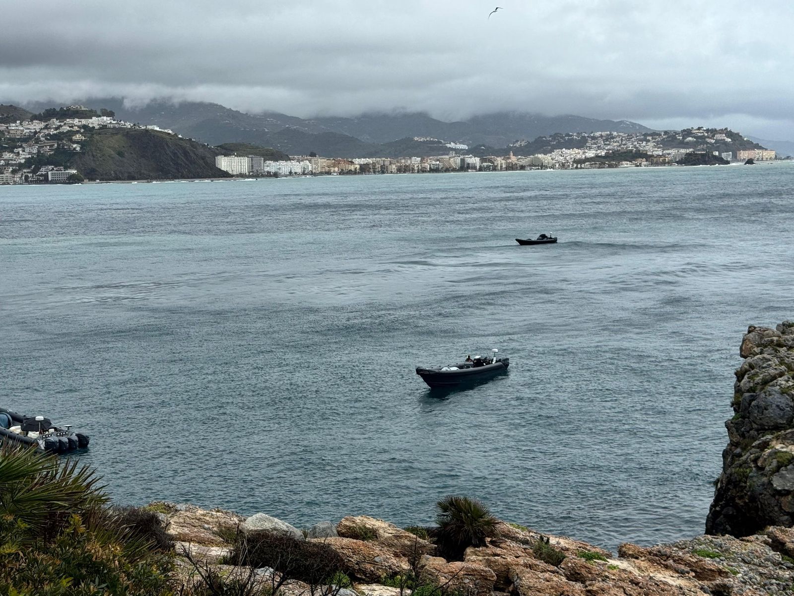 Varias narcolanchas fondeadas junto a Marina del Este