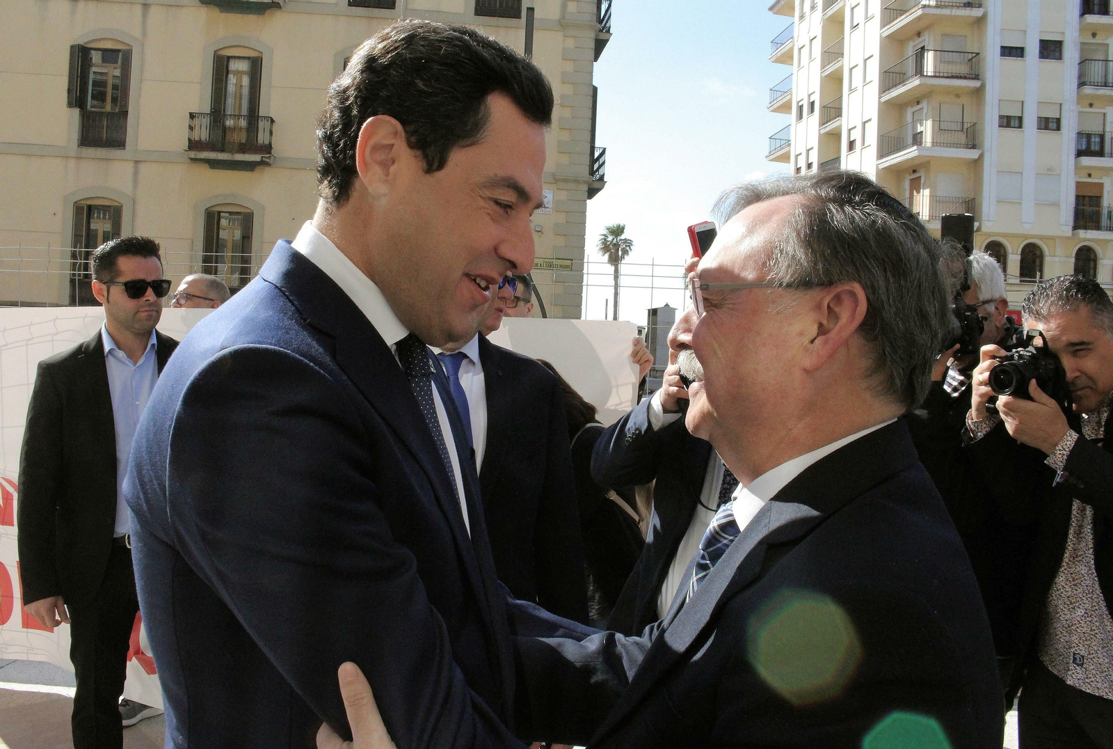 Juanma Moreno  saluda al presidente de Ceuta, Juan Jesús Rivas